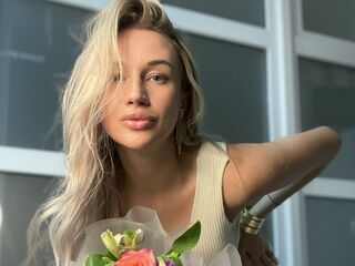 cam girl playing with sextoy MeganStrikrice