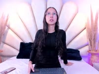 Je suis une fille colombienne, je me considère calme, joyeuse, charismatique, sociable et disciplinée, j