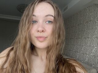 naughty camgirl masturbating with vibrator AlbertaClem