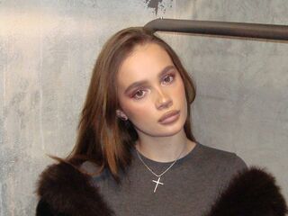 camslut topless MagdaleneLoe