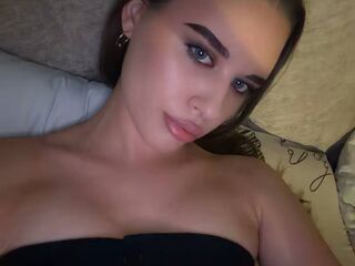 camslut webcam video RhiannonJumper