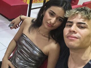 adult couple live cam MadissonandRobin