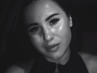 naughty cam girl fingering shaved pussy AliceFluffy