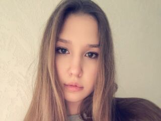naked camgirl AvaKriek
