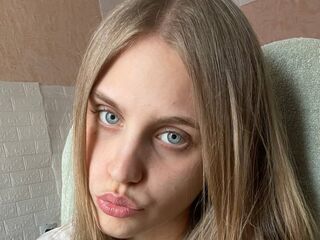 fingering webcamgirl AyannaOverturf