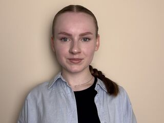 cam girl playing with dildo BettyannGrenon