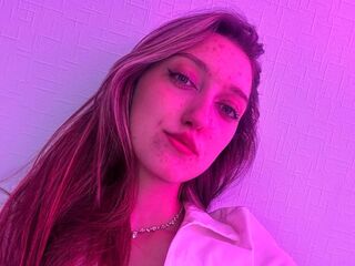 cam girl playing with vibrator BrandieBeninati