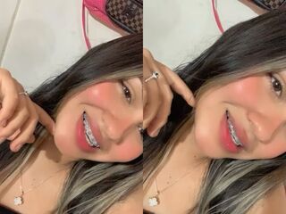 naked camgirl fingering pussy CamilaFezz
