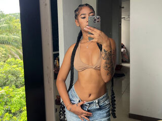 nude cam girl picture CarolineCartson