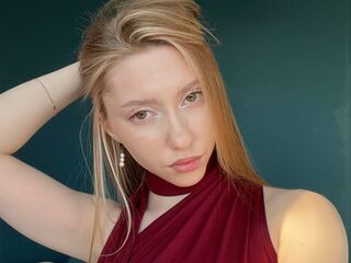 naughty camgirl masturbating with dildo CarylonBenzer