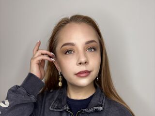 naked cam girl CaseySalizar