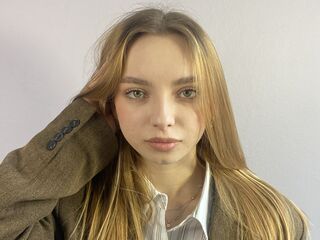 free live sexcam ChariseKuhnke