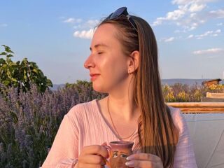 camwhore masturbating with vibrator CherylWien