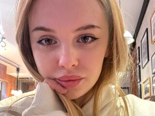 camslut masturbating DevonaBradner
