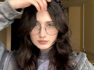 live webcam model DianneBrowie