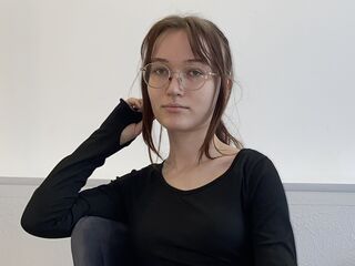 naked girl with webcam masturbating with dildo DortheyBranco