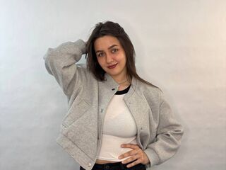 beautiful camgirl ElaraWhitmoren