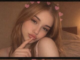 topless ElaraWinslow