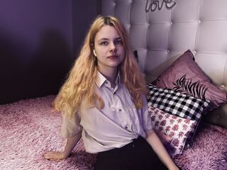 camgirl playing with dildo EleanorCain