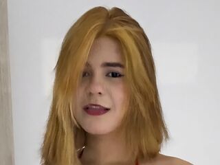 camslut showing tits ElisConnor