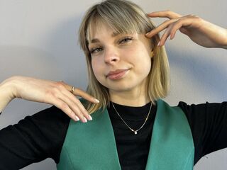 chat with cam EmelineBurrough