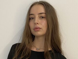 camgirl masturbating with sextoy EttaRaybourn