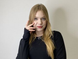mastubating web cam girl FrancieMcrenolds