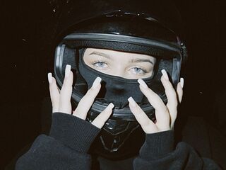 fingering camslut IrisBeten