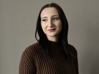 camgirl playing with dildo JacquiVetri