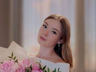 free nude cam JaniseServoss