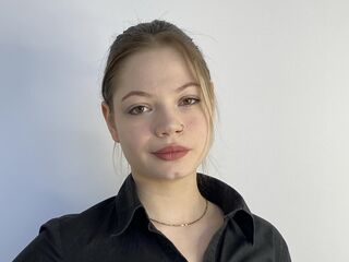 girl showing pussy JanuaryBuswell