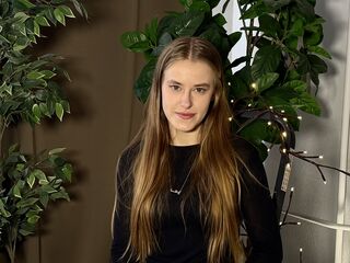 camgirl fingering bald pussy JeanetteKama