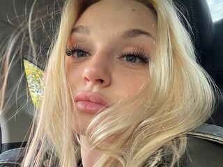 camgirl fingering shaved pussy JinEvjen