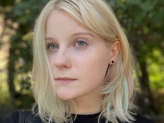 cam girl playing with sextoy JoanJones