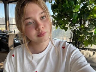 nude camgirl picture KendallHennig