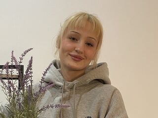 camslut naked KyungMikes