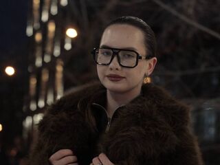 cam girl masturbating with vibrator LatanyaDunkley