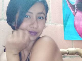 masturbating webcamgirl LauSommers