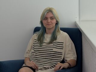 masturbating LauriMagnie