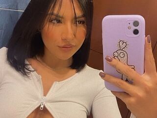 camgirl showing pussy LaurynJhons