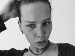 nude cam picture LeeanneYepes