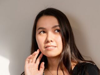 naked camgirl photo LeoniaMangis