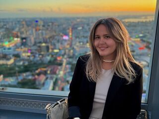 camwhore fingering pussy LilyBel