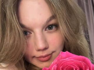 webcam babe chatroom LinnGrimshaw