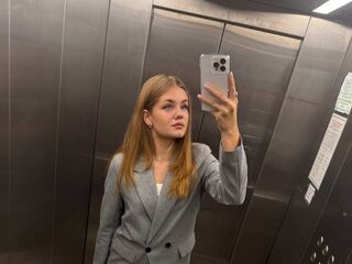 naughty camgirl fingering shaved pussy LizzieIacovino