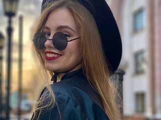 adult web cam chat MaiaOshman