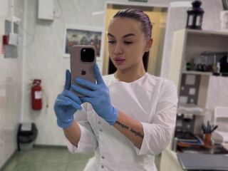 naughty camgirl masturbating with dildo MammieSwickard