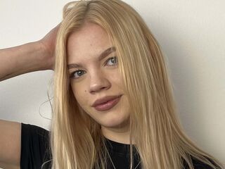 girl fingering pussy MariaTownsen