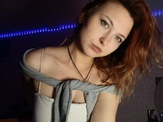 fingering webcamgirl MaudieTuttle