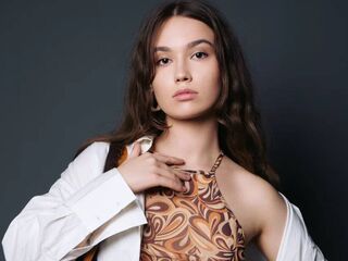 topless webcamgirl MauraHoese